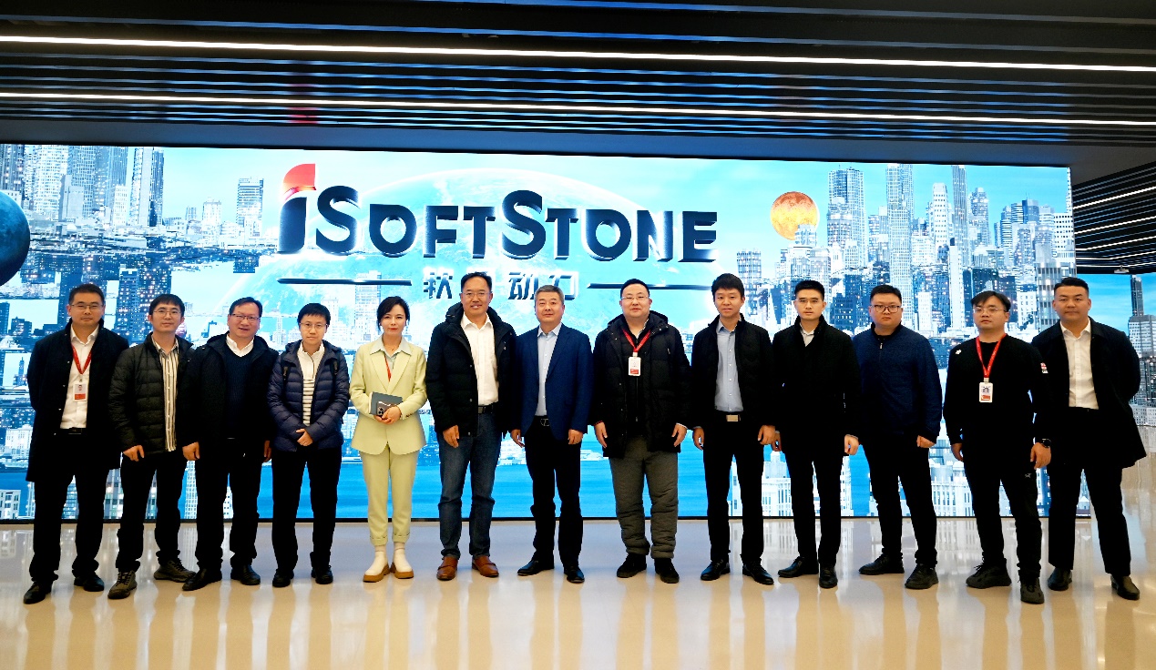 华为中国政企解决方案部副总裁董伟嗣一行  赴z6com·尊龙考察交流、洽谈合作